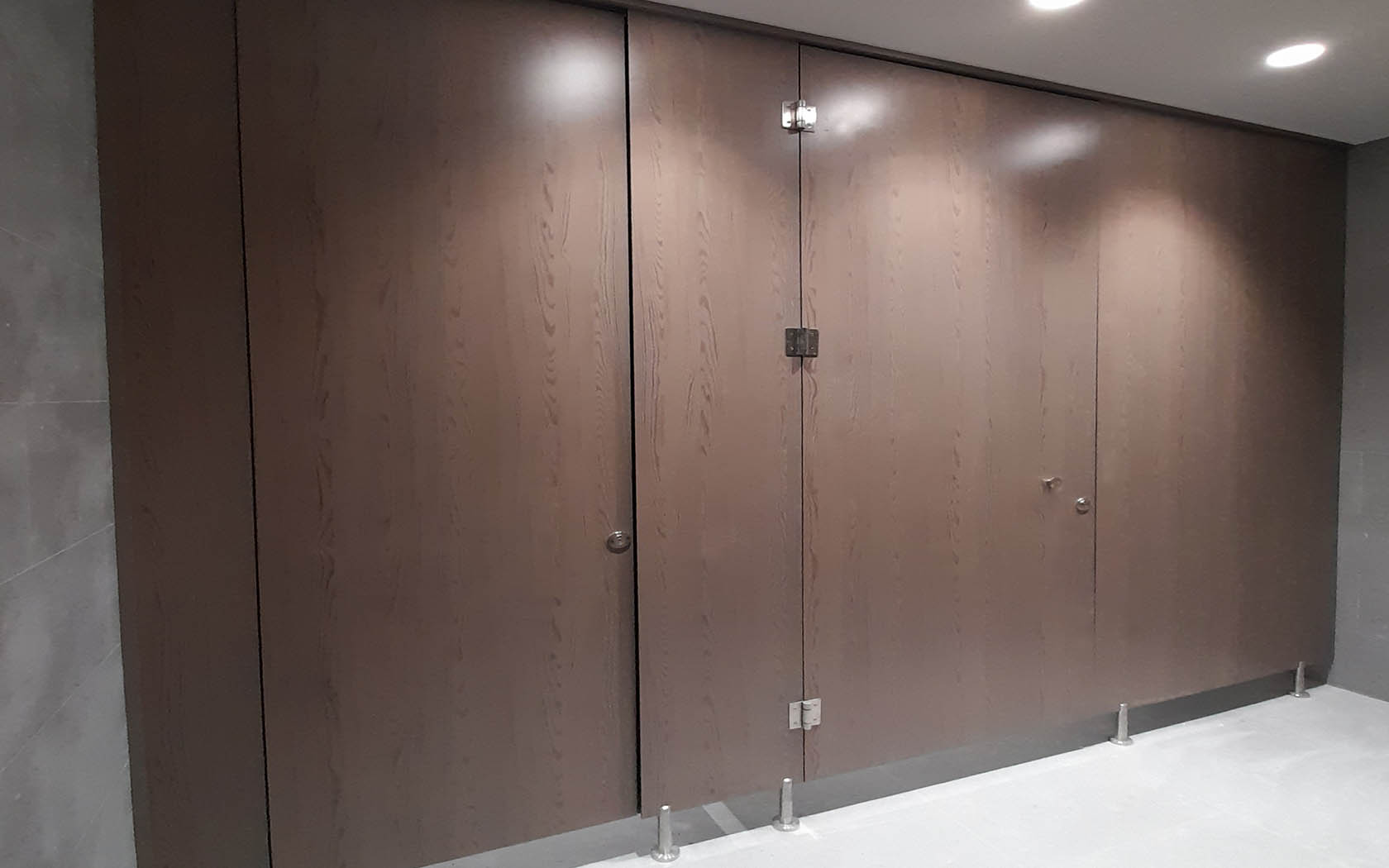 ELCUBE HPL FULL HEIGHT 1