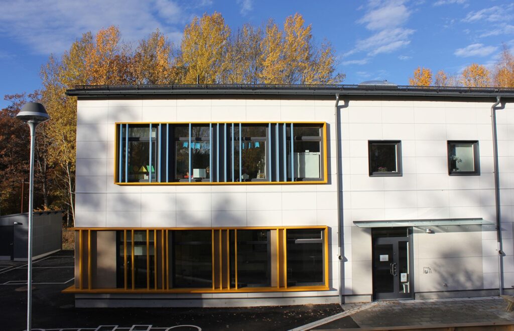 Exterior Education Sector Facade Swisspearl Authentic Patina Original P070 P222 P313 Nursery School Akerbrodden Stockholm b