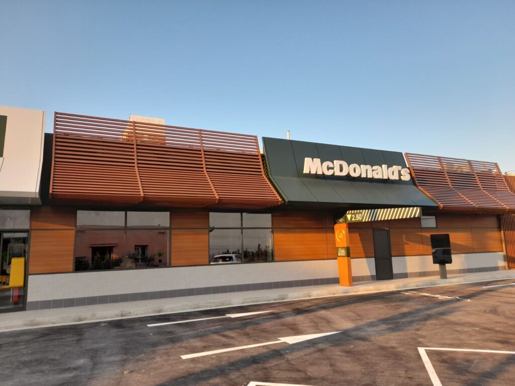 Exterior Ho.Re .Ca Facade Trespa Meteon Compact Eltop Project Fast Food Mc Donalds Greece a